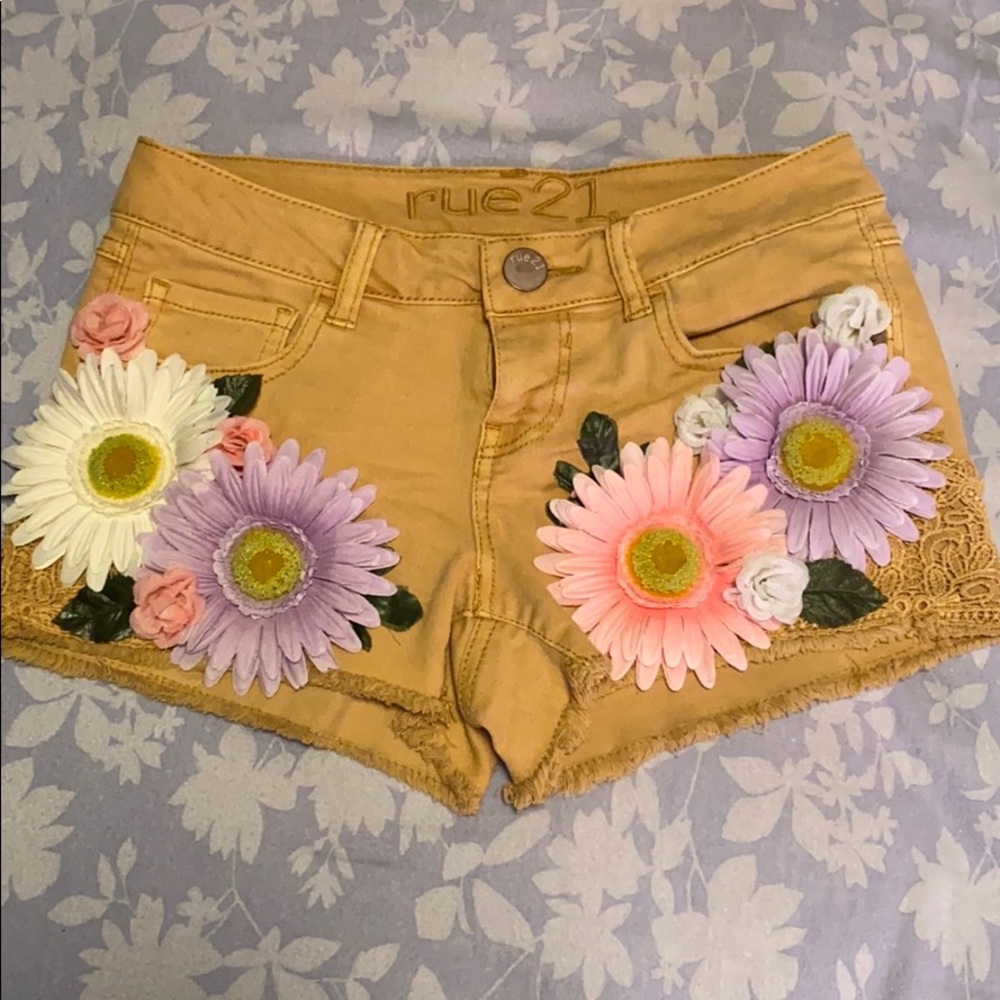 Women’s festival short shorts